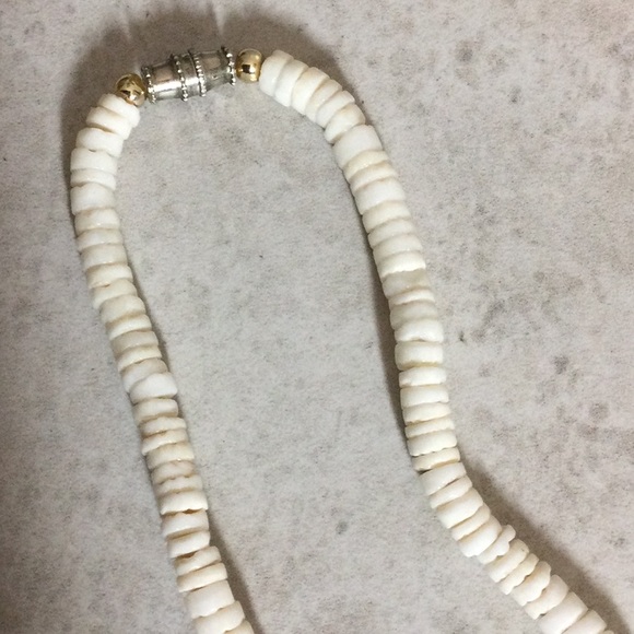 White Puka shell necklace - Picture 5 of 6
